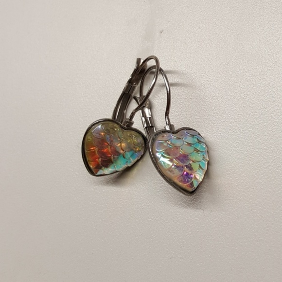 NEW iridescent mermaid scale drop earrings - Picture 3 of 7